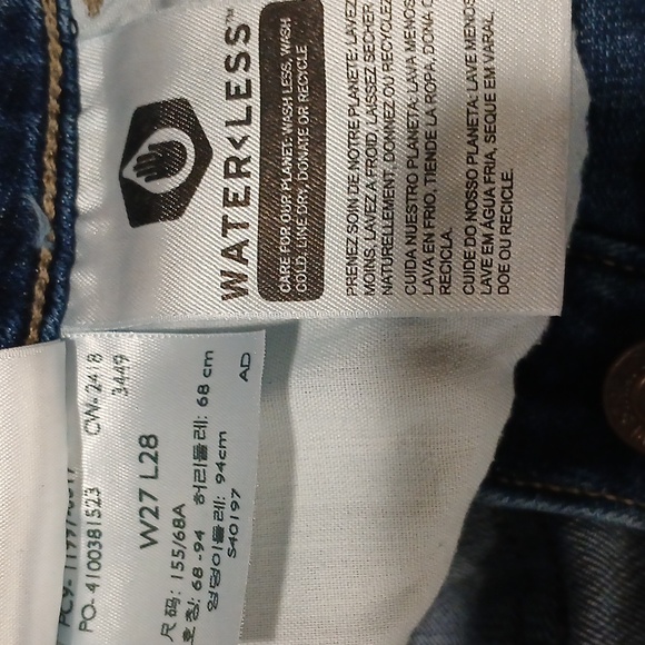 EUC 535 Levi's Super Skinny Jeans with Distress - Picture 7 of 7